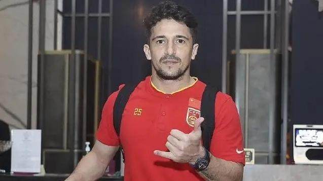 足球比分直播-洛国富自宣退役：拿过金靴赚过高薪 仍中国国籍