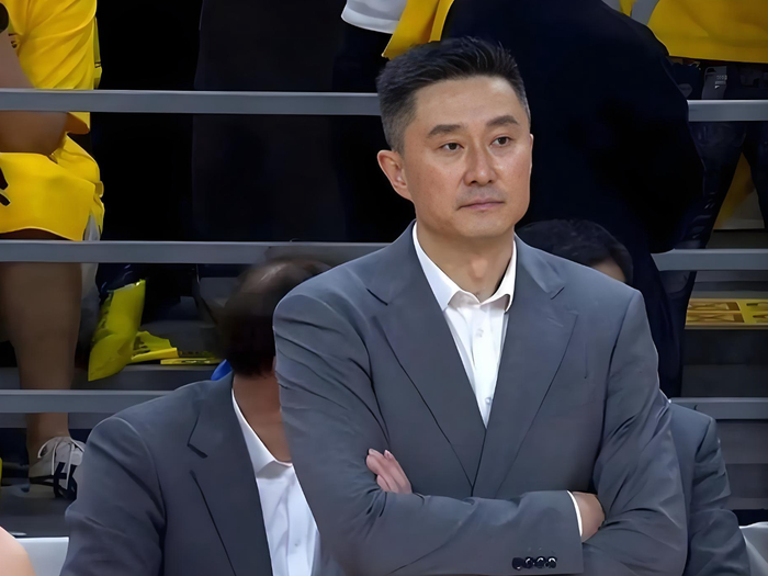新球体育-CBA名记质疑杜锋:第四节比赛,为何要弃用徐杰?|广东队|北京队|cba季后赛|广东男篮|北京首钢_新浪体育_新浪新闻