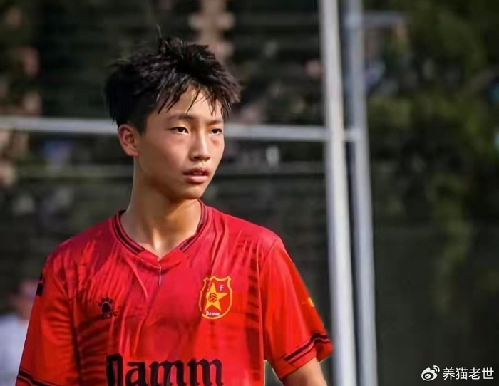 足球直播-董路封神！4年培养出巴萨首位中国球员：33场25球 总监亲自邀请|巴塞罗那|李昊炎|拉玛西亚|中国足球小将|青训_新浪体育_新浪新闻